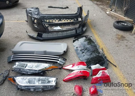 2018 Toyota Highlander Le Plus из США, поврежденный, VIN 5TDBZRFH0JS842495